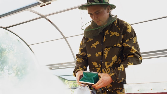 What Smoker Fuel Actually Does to Bees